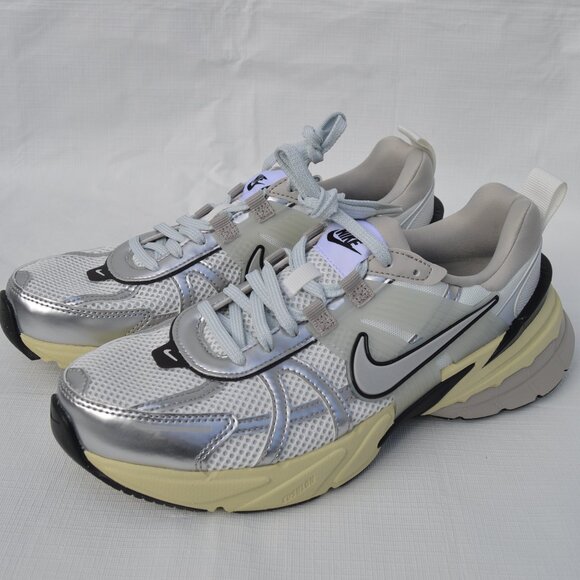 Nike V2K Run Women's Shoes with Reflective Accents Size W9/M7.5 (New) - Picture 3 of 14